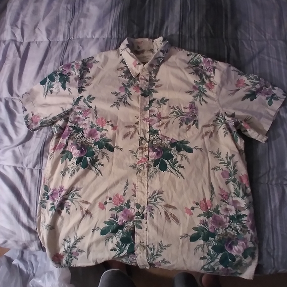 Summer button up - Picture 2 of 3